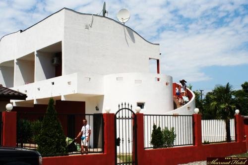 Лдзаа: Hotel Sharmat