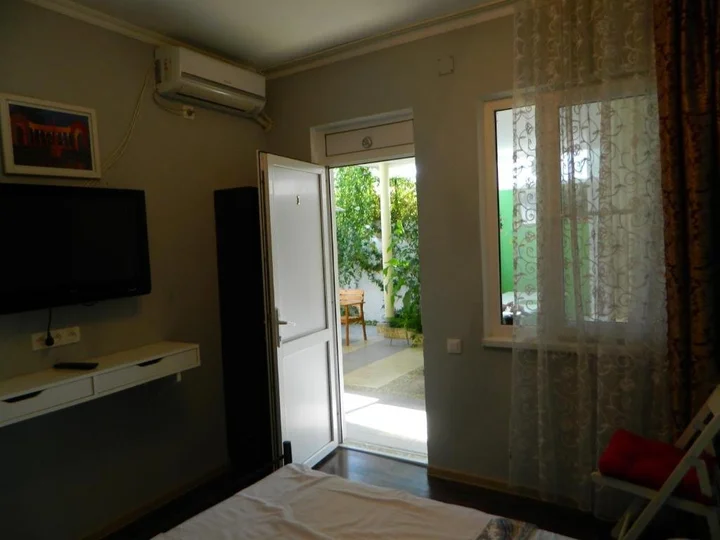 Гагра: Guest house on Abazgaa 20