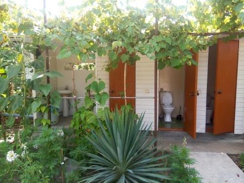 Гагра: Guest house Elka
