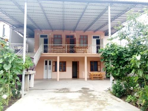 Гагра: Guest house Elka