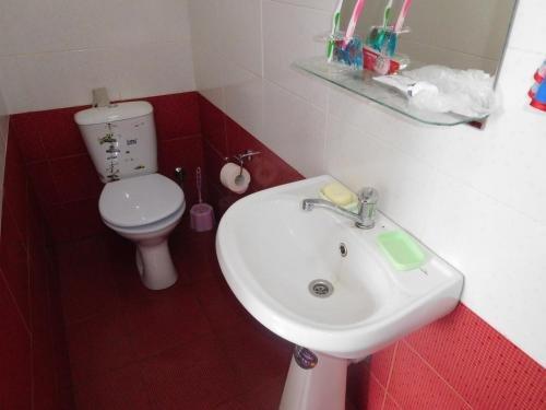 Сухум: Guesthouse on Adleiba 75