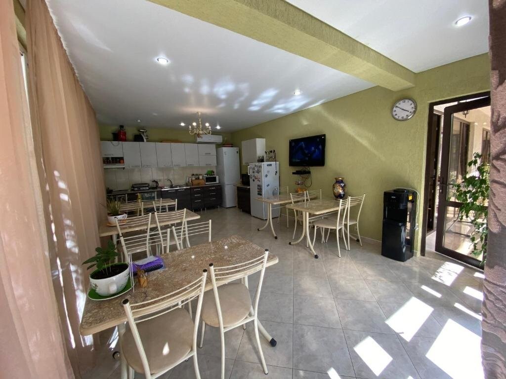 Пицунда: Guest house Inga