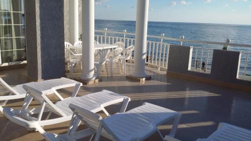 Золотая бухта: Mramorny Zamok Hotel