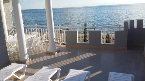 Золотая бухта: Mramorny Zamok Hotel