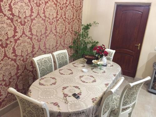 Гагра: Guest House Family