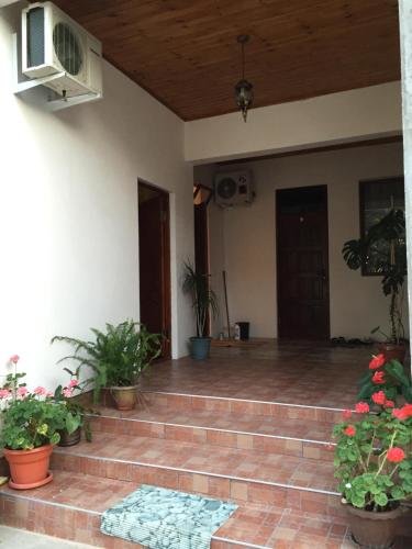 Гагра: Guest House Family