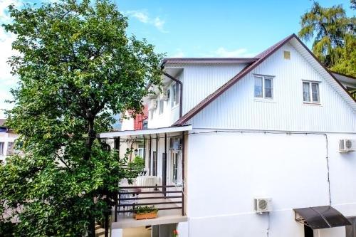 Гагра: Guest House ASTRA