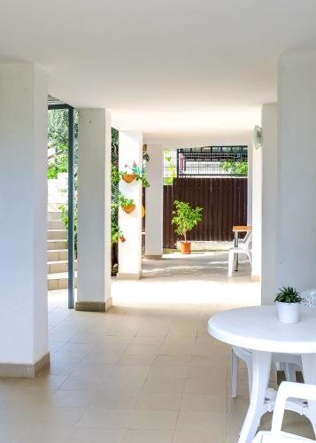 Гагра: Guest House ASTRA