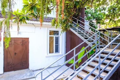 Гагра: Guest House ASTRA