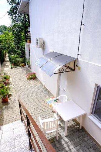 Гагра: Guest House ASTRA