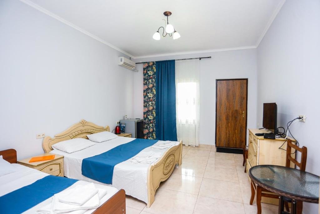 Гагра: Hotel Sabina