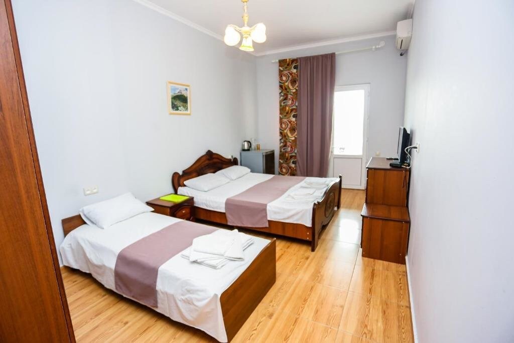 Гагра: Hotel Sabina