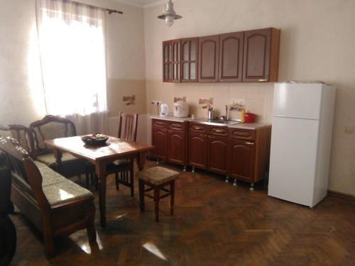 Сухум: Guest house on Inal-Ipa 60