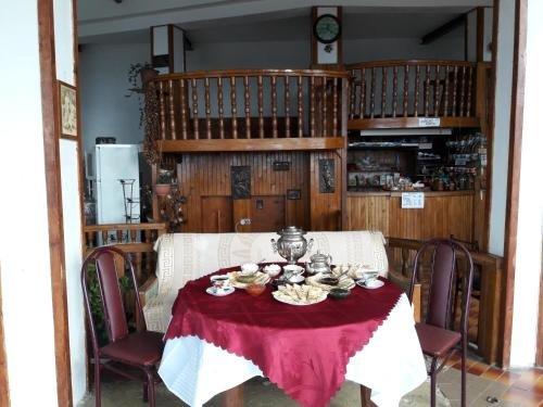 Гагра: Guest house on generala Dbar 109A