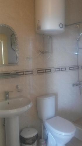 Гагра: Guest house on generala Dbar 109A