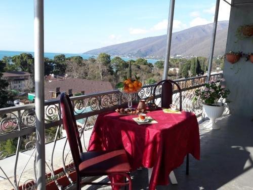 Гагра: Guest house on generala Dbar 109A