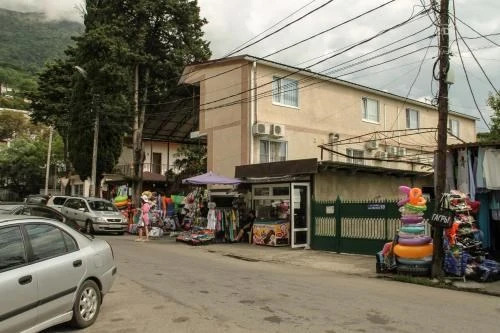Гагра: Guest House on Zvanba 10A