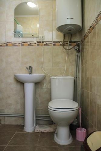 Гагра: Guest House on Zvanba 10A