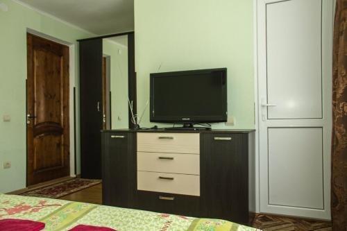 Гагра: Guest House on Zvanba 10A