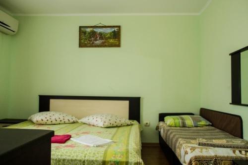 Гагра: Guest House on Zvanba 10A