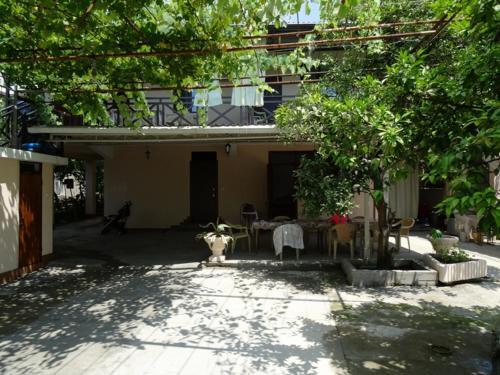 Гагра: Guest house Lenina 77