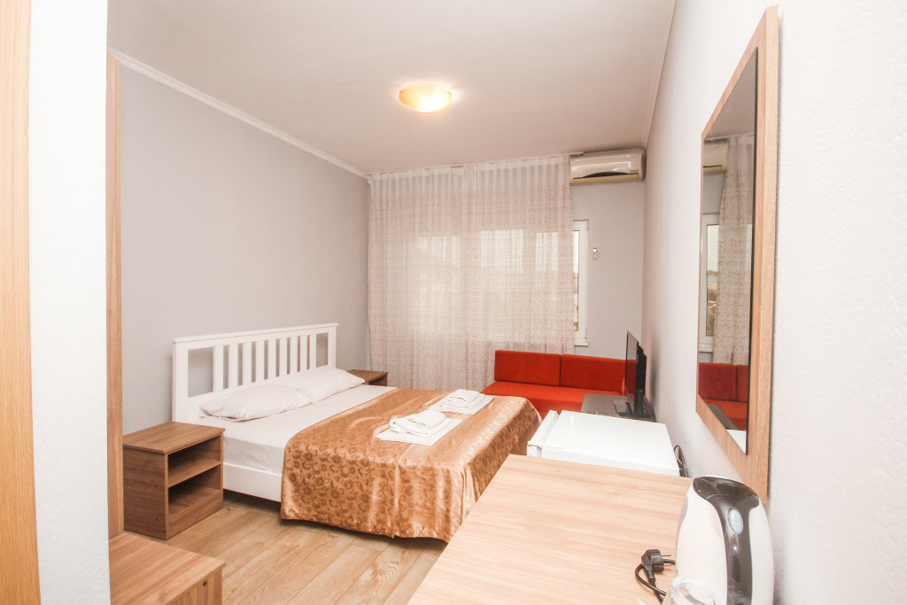 Гагра: Abhaz-Leo, byvsh. Loza (Gagra)