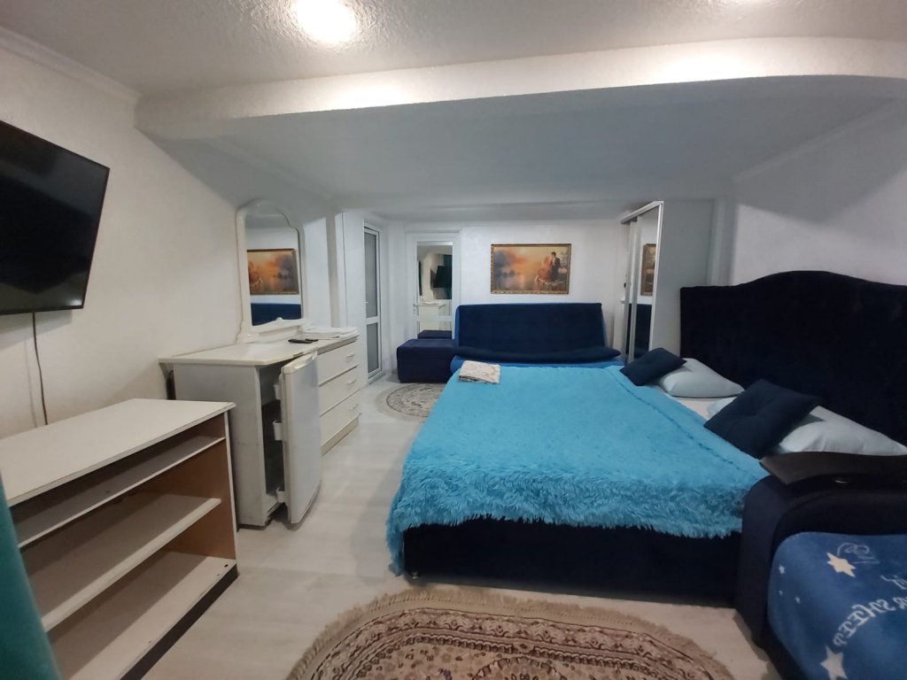 Гагра: Гостевой Дом Бугенвилия