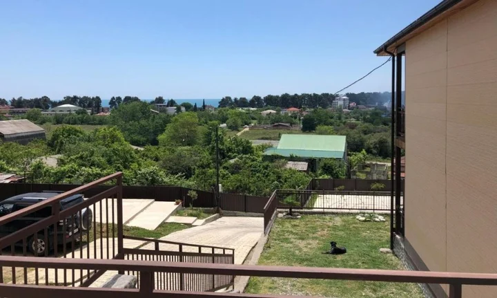 Лдзаа: Oazis (Pitsunda)