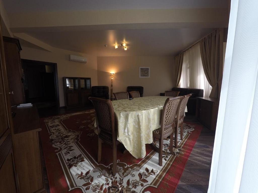 Сухум: Moscow House