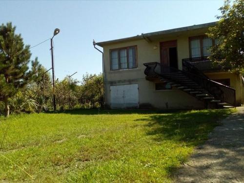 Дарчели: Emiris House