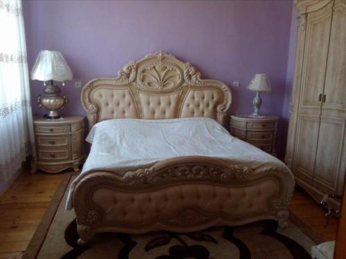 Дарчели: Emiris House