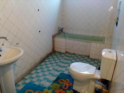 Дарчели: Emiris House