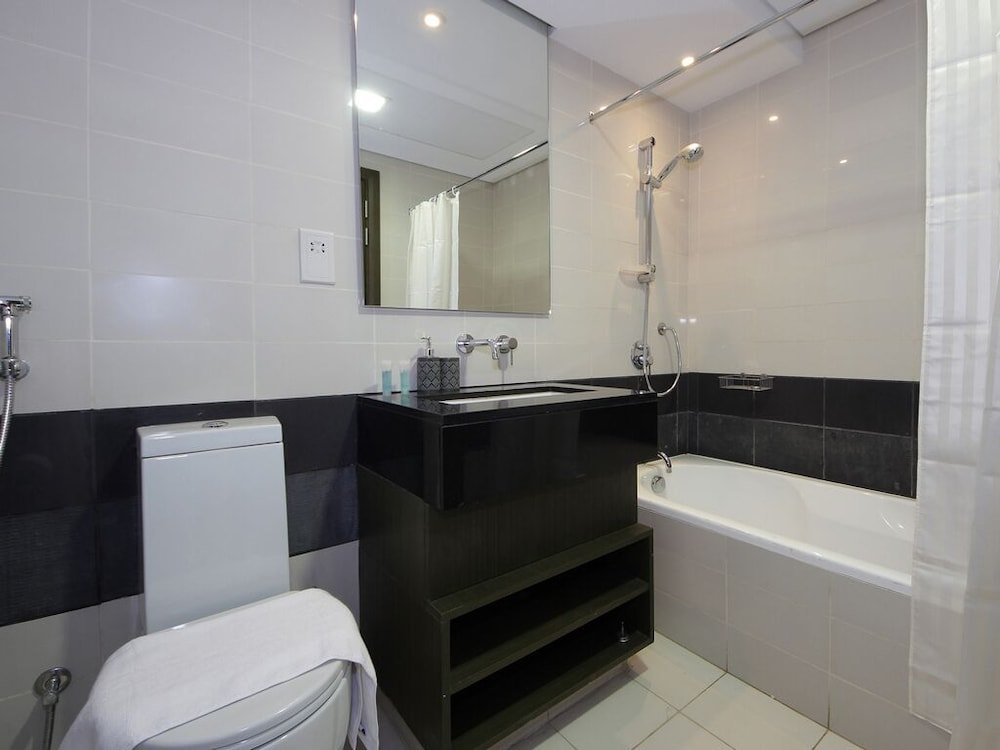 Дубай: Vacation Bay - Loft West Tower - Boulevard View