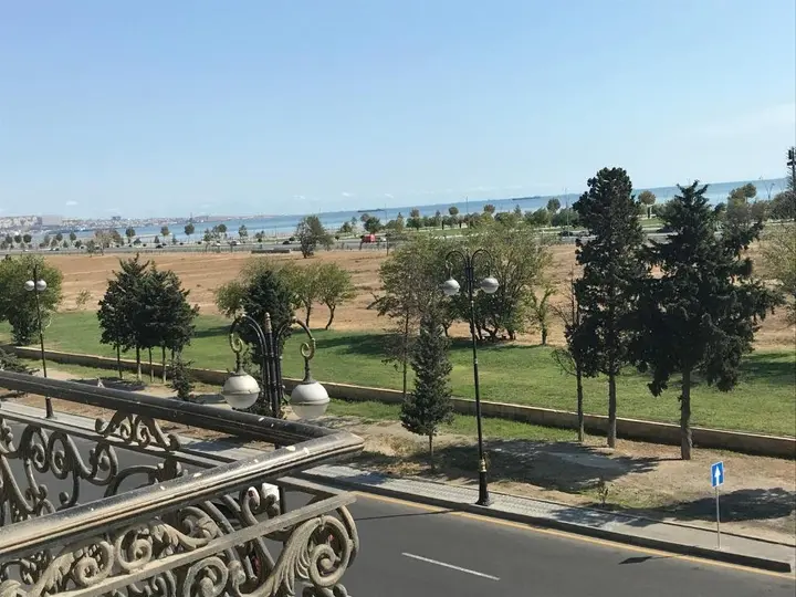 Баку: Boulevard Apartment with sea view