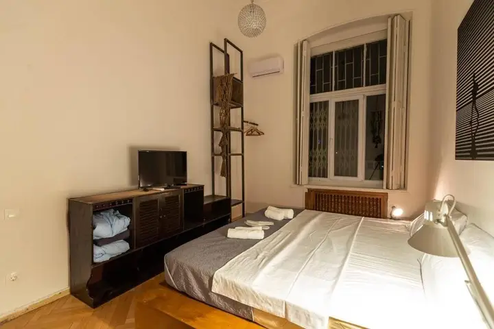 Wehost apartment with Fireplace — фото 2