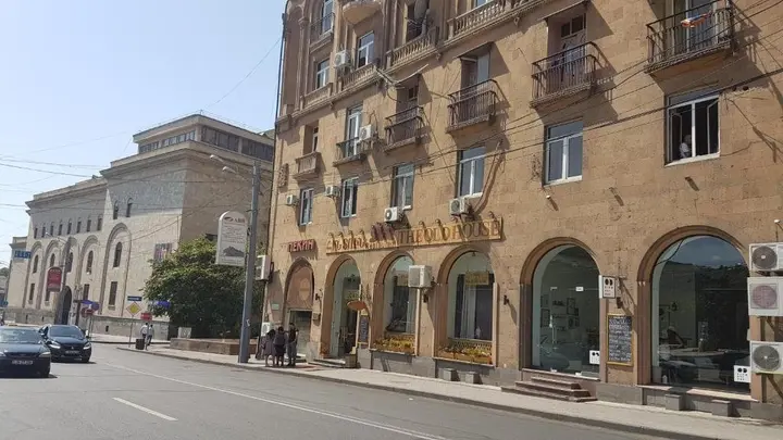 Ереван: Royal Apartment in Republic Square 3