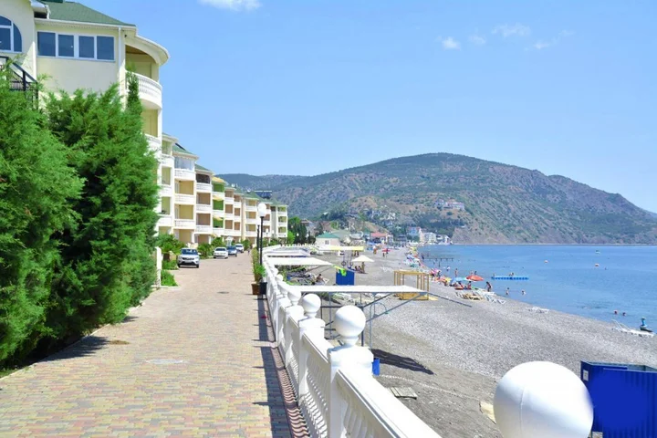 Рыбачье: Гостевой дом LoungeHotelCream
