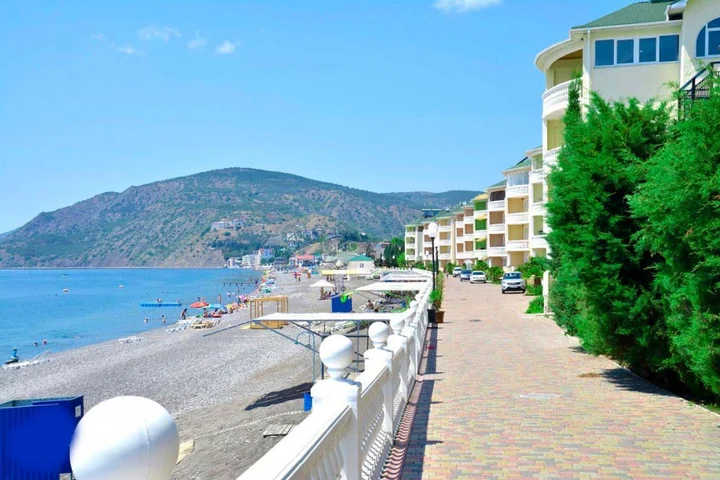 Рыбачье: Гостевой дом LoungeHotelCream