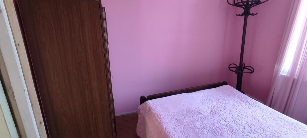 Зугдиди: Guest House Tall Rooms