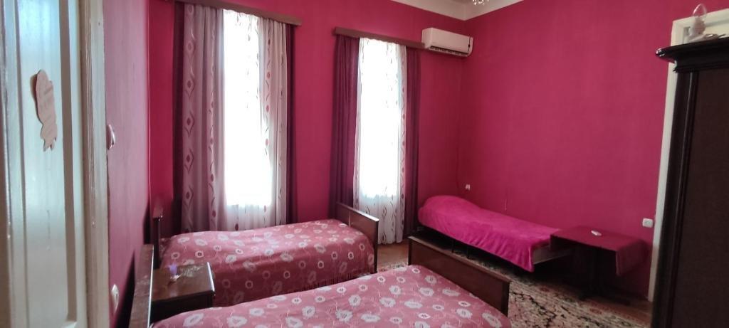 Зугдиди: Guest House Tall Rooms