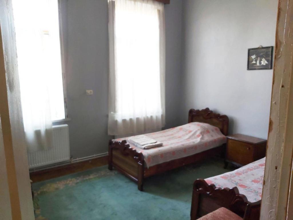 Зугдиди: Guest House Tall Rooms