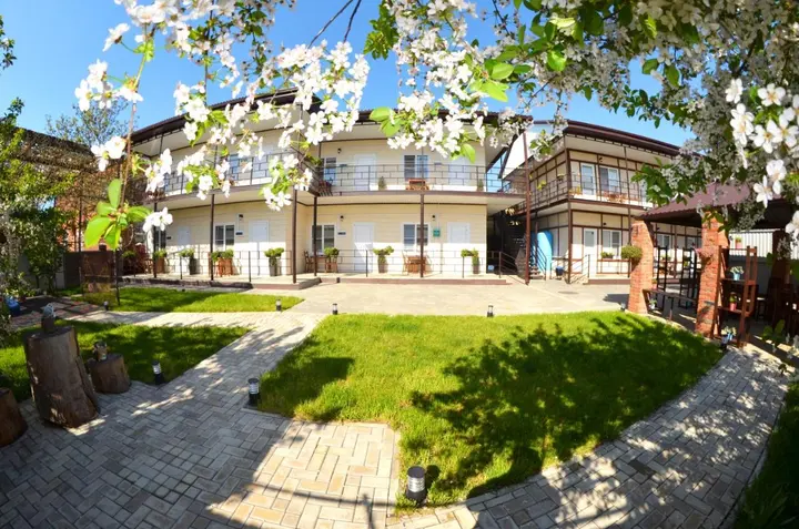 Ейск: Меблированные комнаты Совёнок