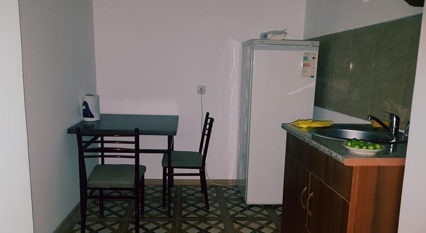 Кварели: Family hotel
