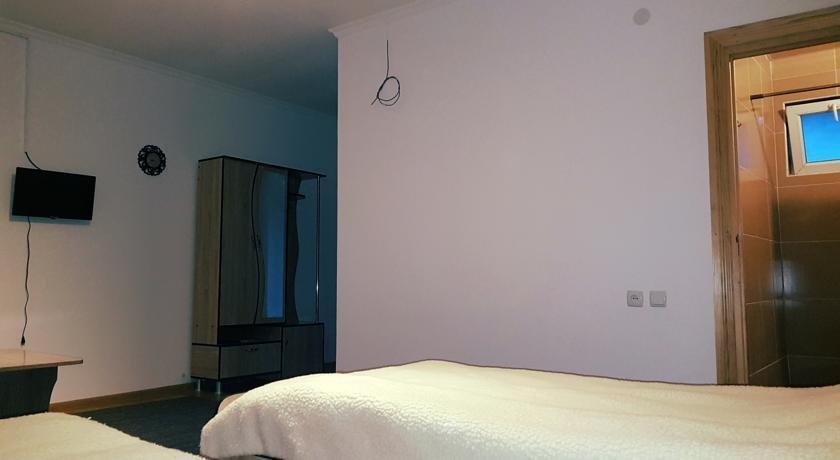 Кварели: Family hotel