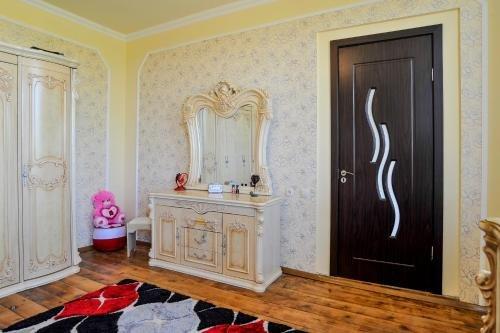Анаклия: Alik House
