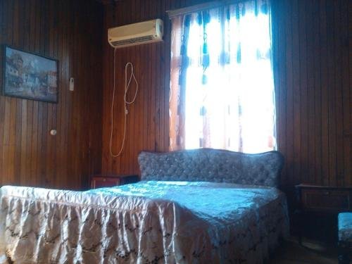 Зугдиди: Gvanca and George house