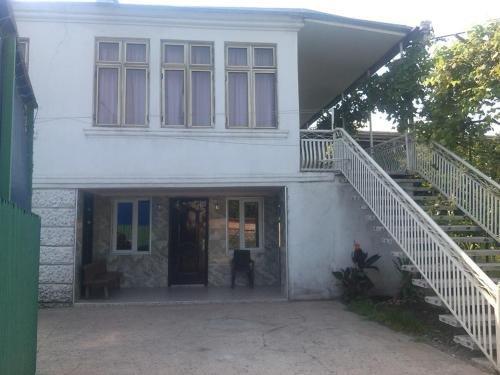 Зугдиди: Gvanca and George house