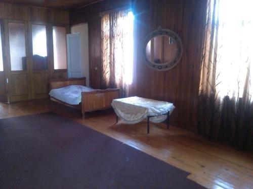 Зугдиди: Gvanca and George house