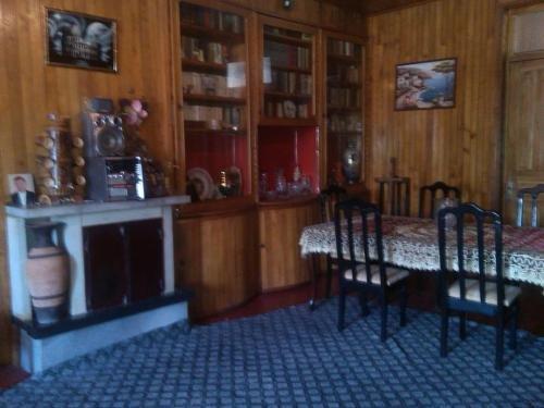 Зугдиди: Gvanca and George house