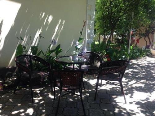 Пицунда: Guest House Dana